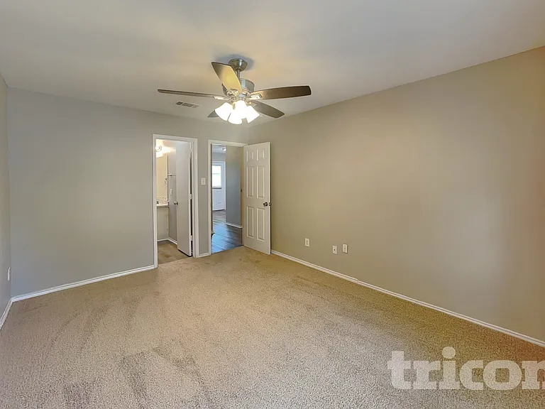 1320 Cleardale Dr — Photo 7