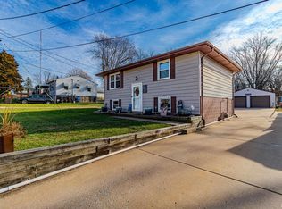 306 Leonard St, Creve Coeur, IL