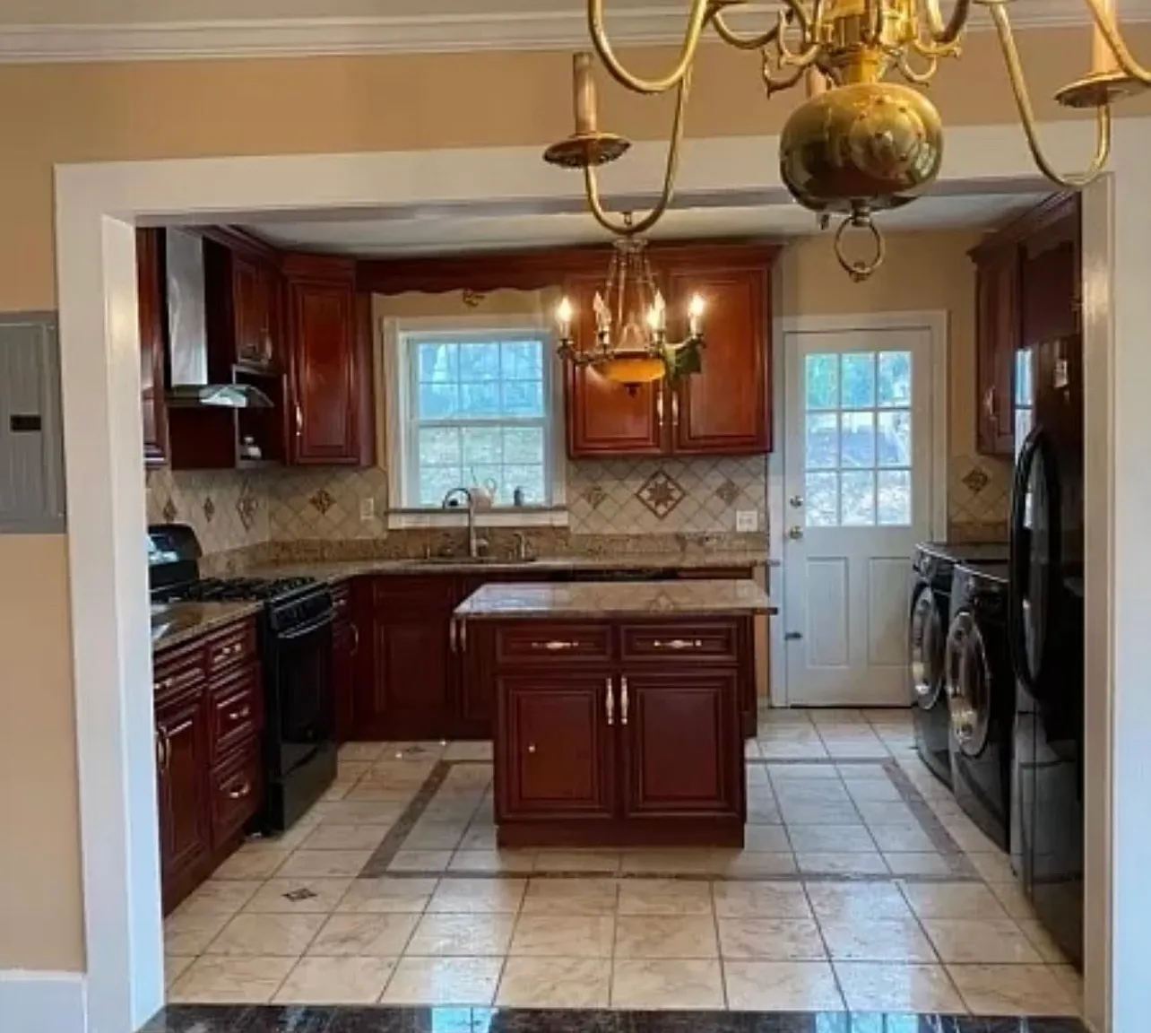 1 bed, 1.5 bath, 4644 sqft, $1,500 — Photo 1