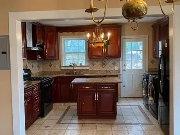 8 Caton Ter, Caldwell, NJ 07006