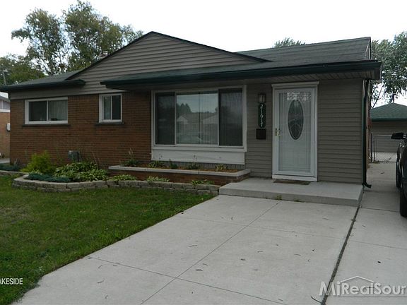 2nd image of 21617 Briarcliff St