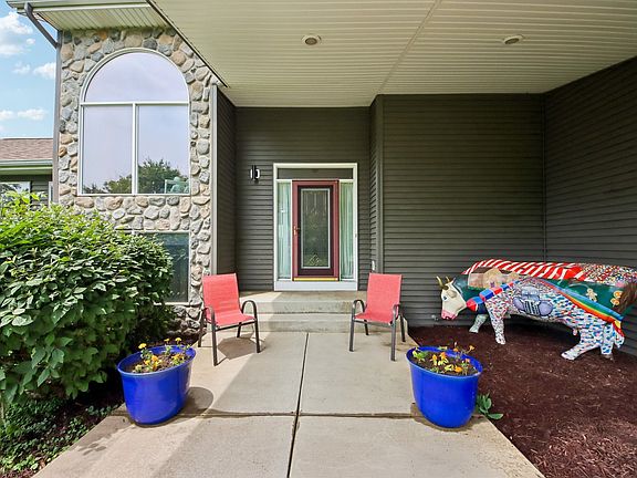 3rd image of 3809 Standish Rd