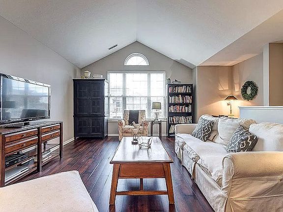 3rd image of 4948 Common Market Pl
