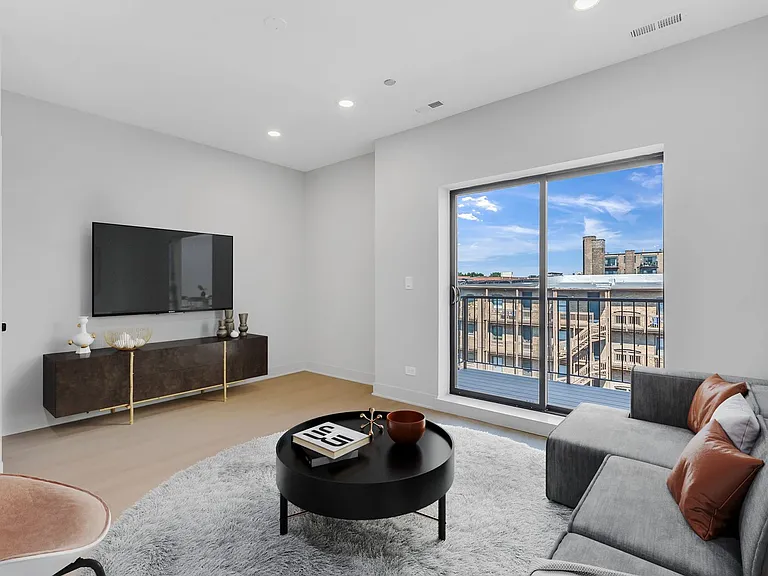 4102 N Sheridan Rd #306 — Photo 1