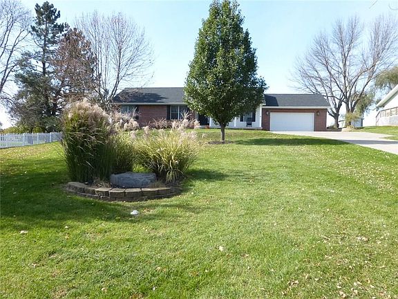 2nd image of 1465 Lake Dr