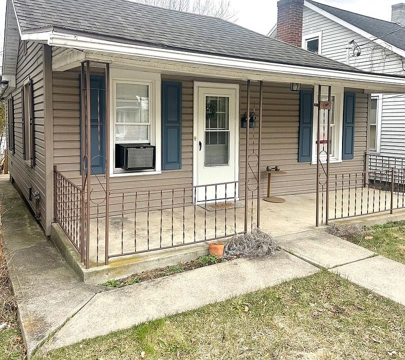 1st image of 622 W 5th St