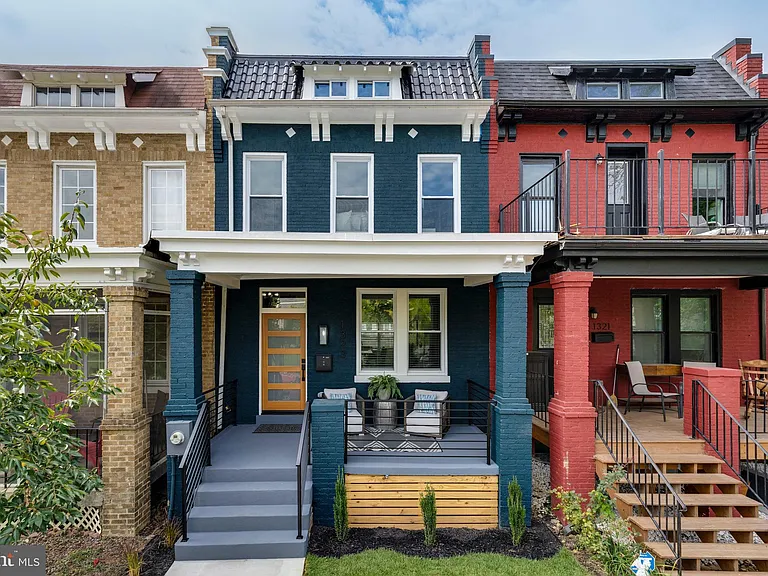 1323 Childress St NE — Photo 2
