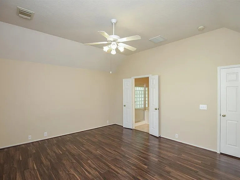 20502 Pioneer Bend Ct — Photo 16