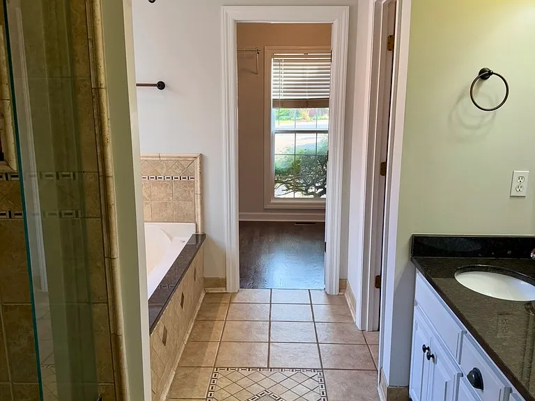 2256 Westwood Dr — Photo 14