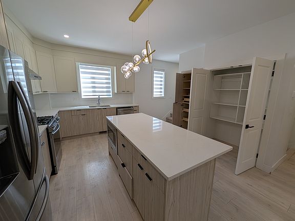 2nd image of 15950 Alder Pl #2