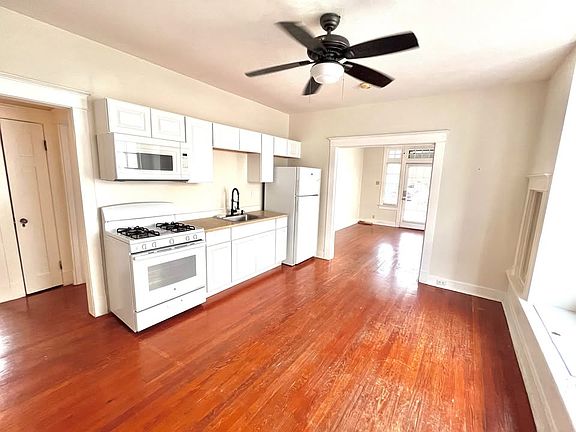 3rd image of 2135 Robert St
