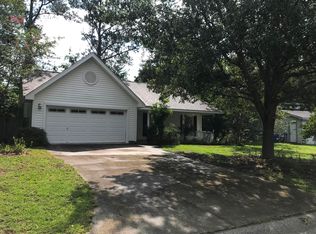 211 Sagebrush Ln, Summerville, SC 29483