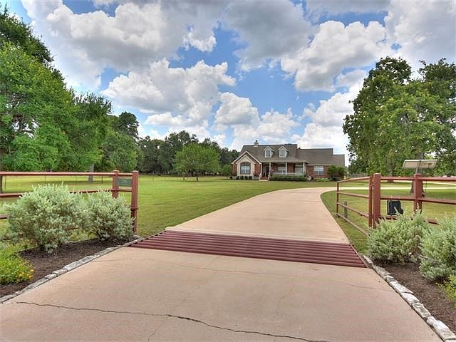 1st image of 230 Palomino Pl