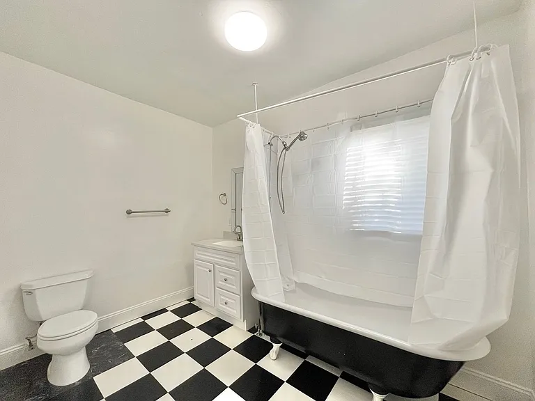 2401 P Street — Photo 16