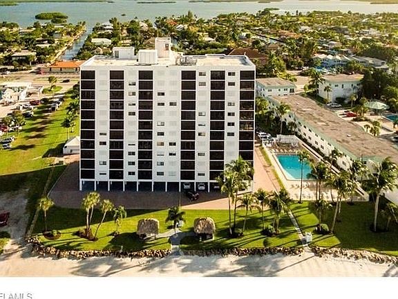 3rd image of 6400 Estero Blvd APT 400