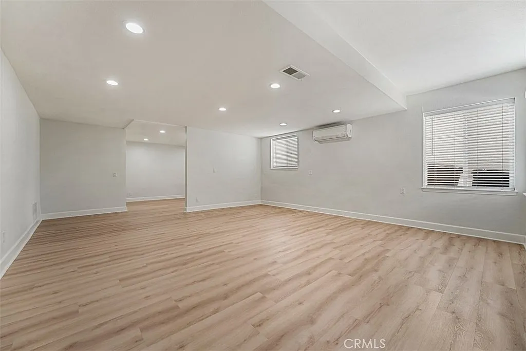 4 bed, 3.5 bath, 3600 sqft, $9,500 — Photo 4
