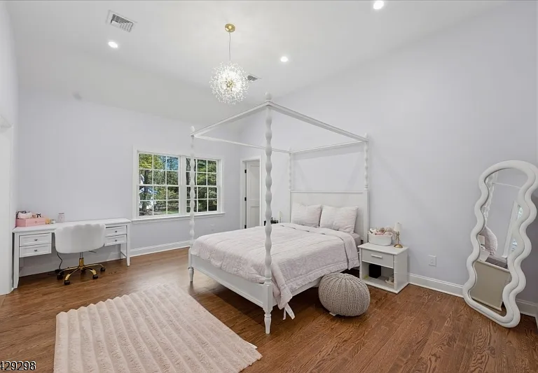 18 Tennyson Dr — Photo 9