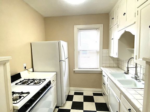5th image of 1712 N Indiana Ave #1718-5