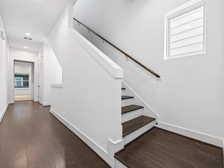 5841 Dolores St — Photo 18