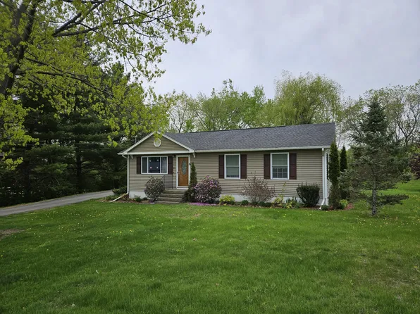 3 Brayley Avenue, Fairfield, ME 04937