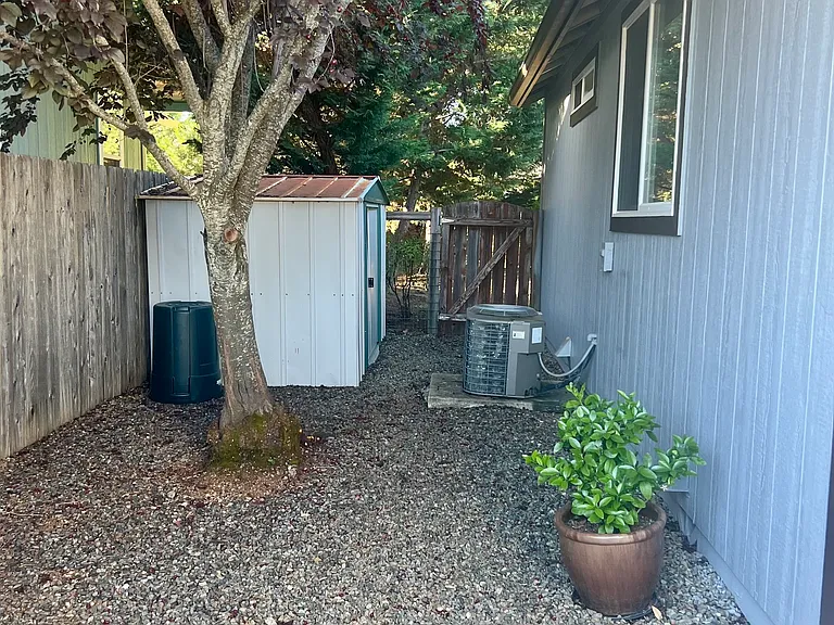 109 Sanger Ln — Photo 19