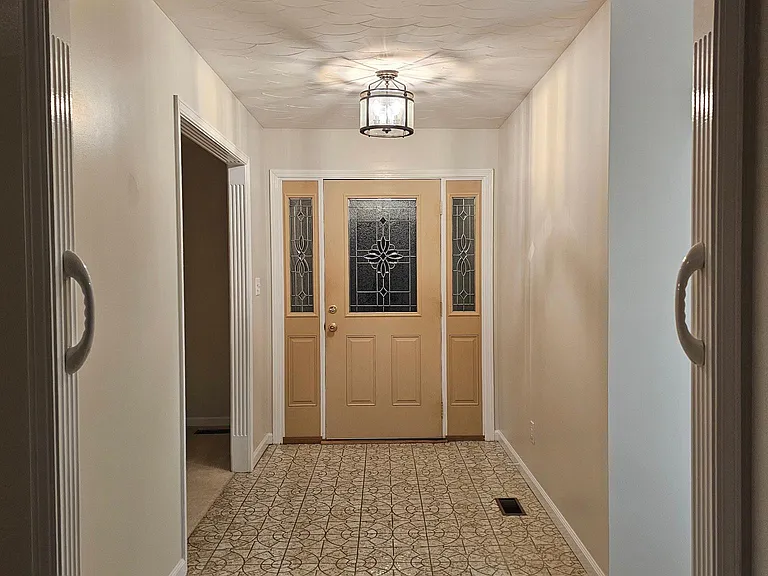 121 Winding Way — Photo 5