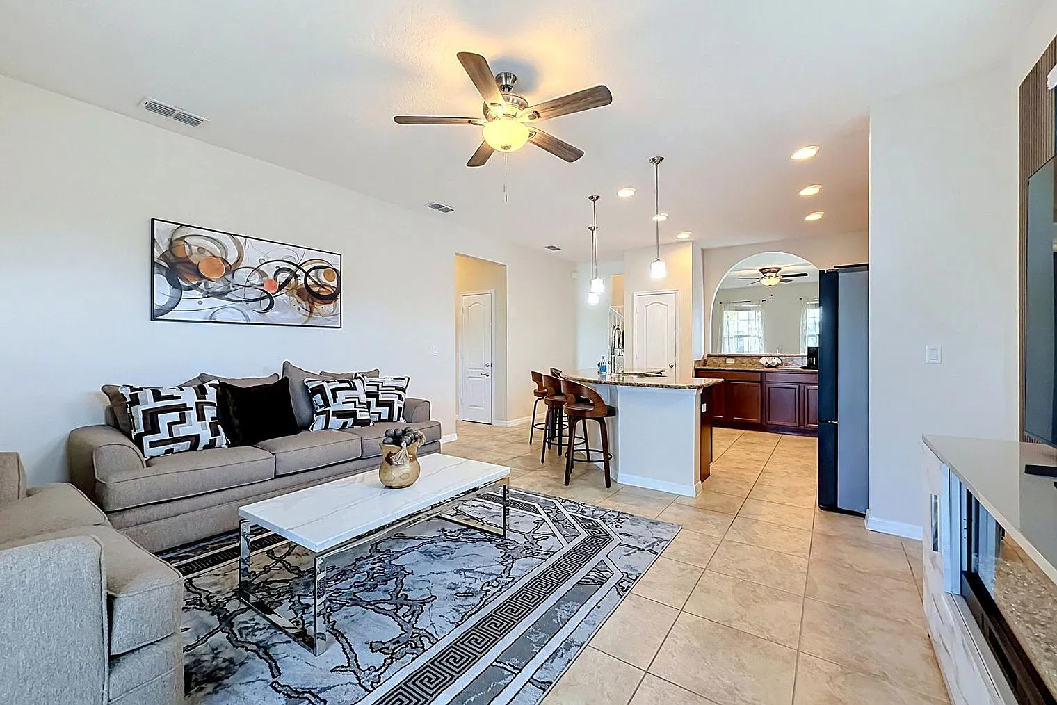 5 bed, 5.0 bath, 1711 sqft, $6,884 — Photo 3