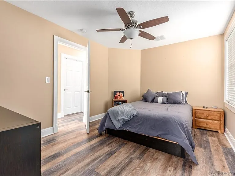 404 SW Camden Ave — Photo 5