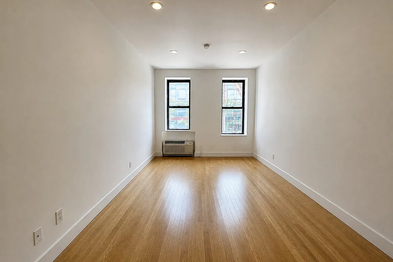 577 2nd Avenue — Photo 2