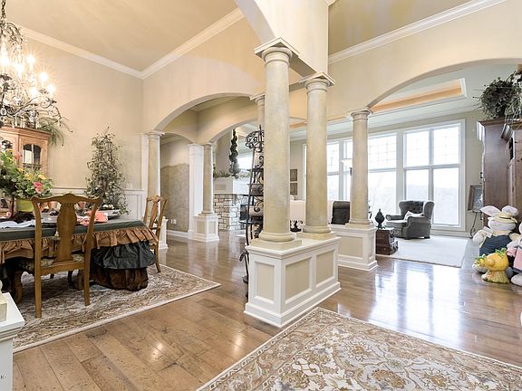 3rd image of 8894 Marsh Creek Cir