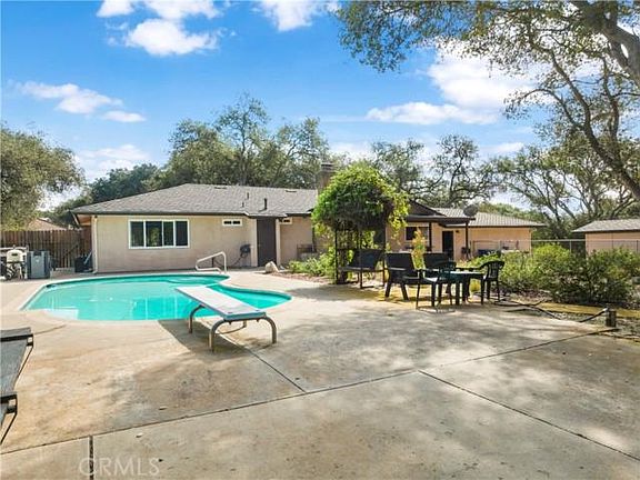 3rd image of 926 Quail Oaks Ln