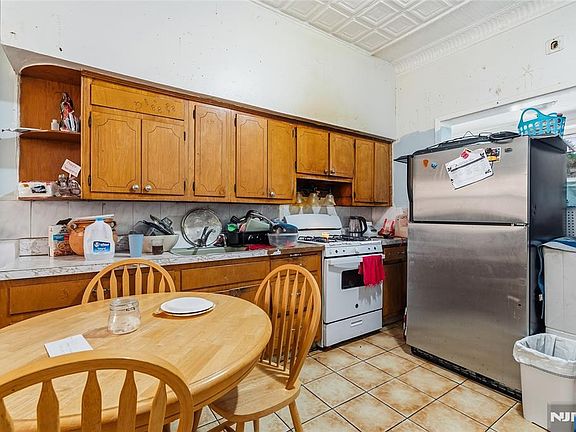 3rd image of 6307 Dewey Ave
