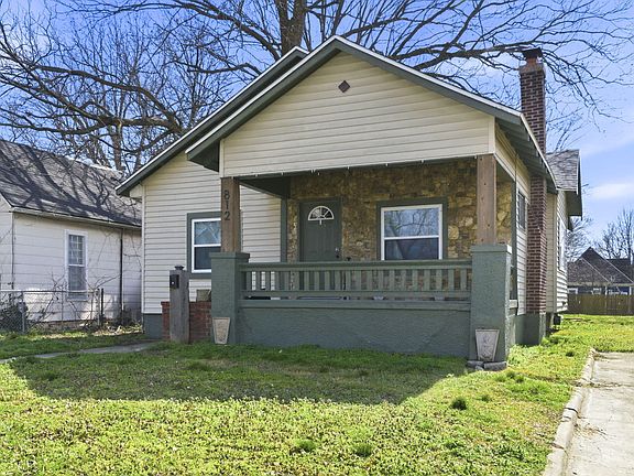 3rd image of 812 W Pershing Street