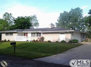 525 Sharon St, Waterford, MI 48328