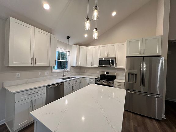 3rd image of 633 Shorewood Dr
