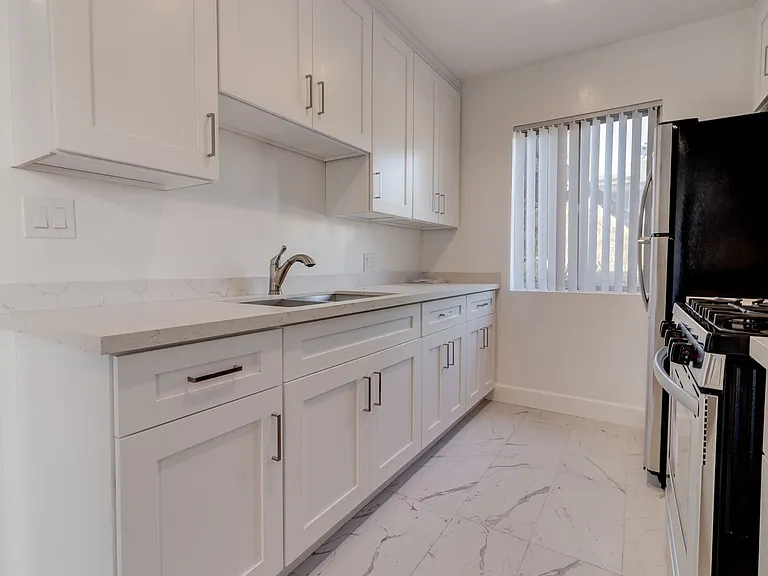 1469 S Canfield Ave — Photo 3
