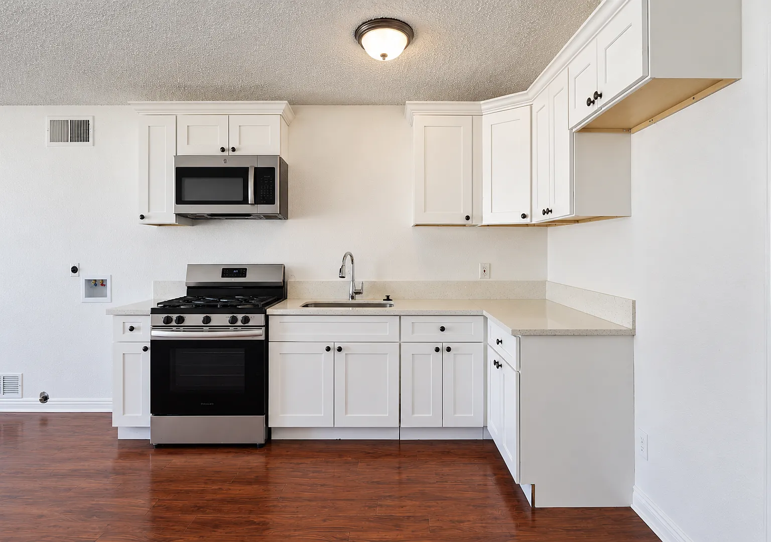 1166 Minerva Court — Photo 2