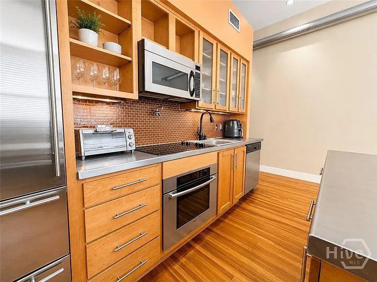 122 W Broughton St #202 — Photo 7