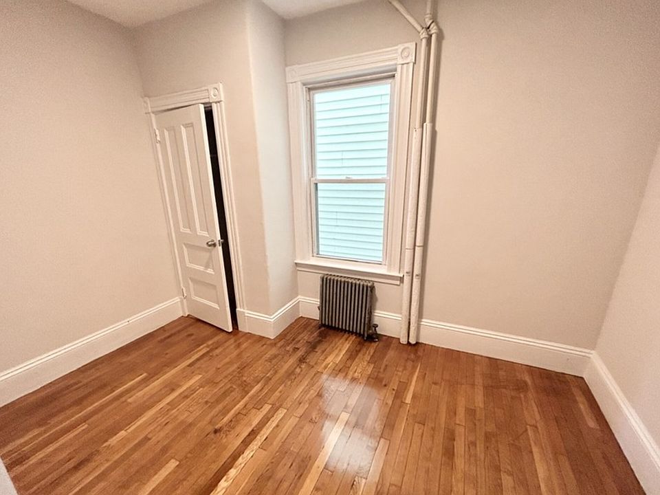 2nd image of 22 Humphreys St