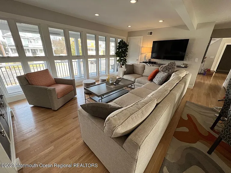 141 Osborne Ave — Photo 17
