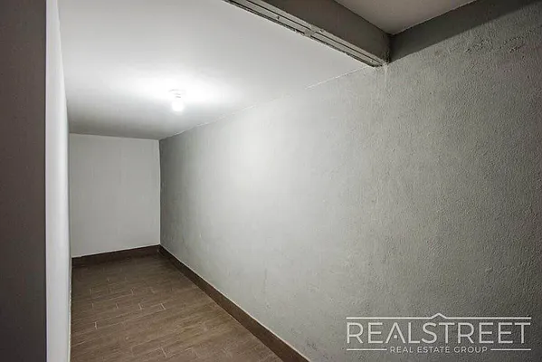 Rented by Real Street Inc | media 9
