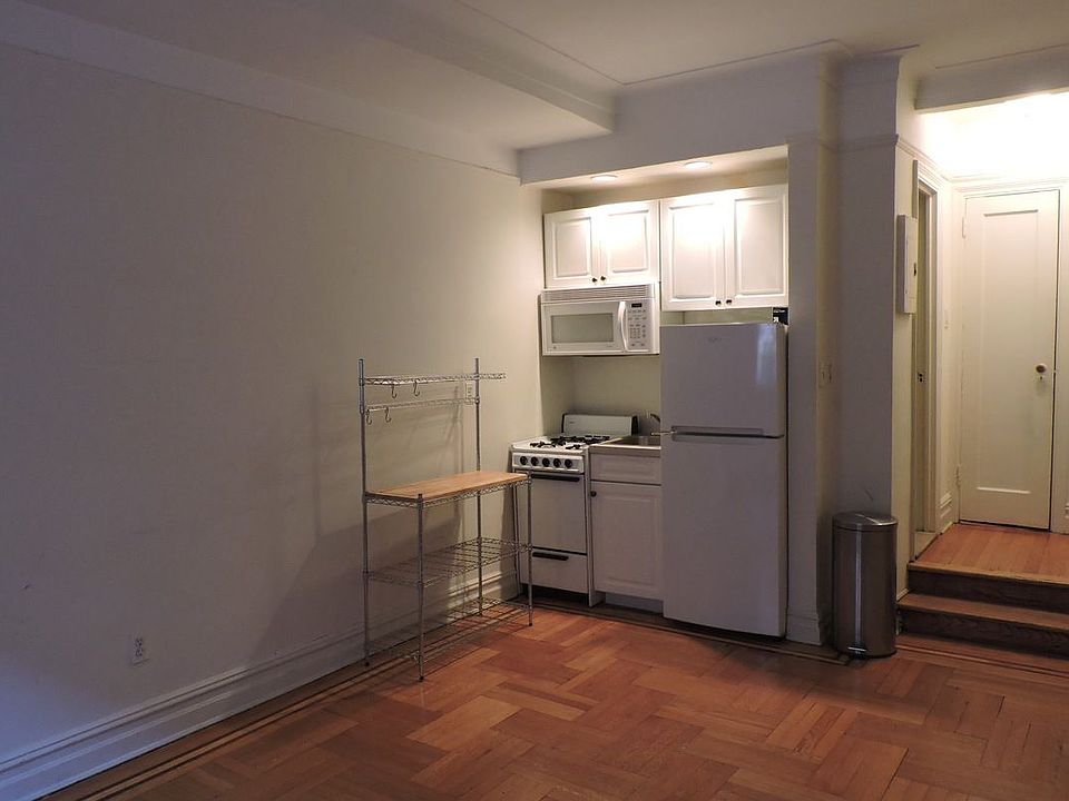 2nd image of 6 Montague Ter APT 4A