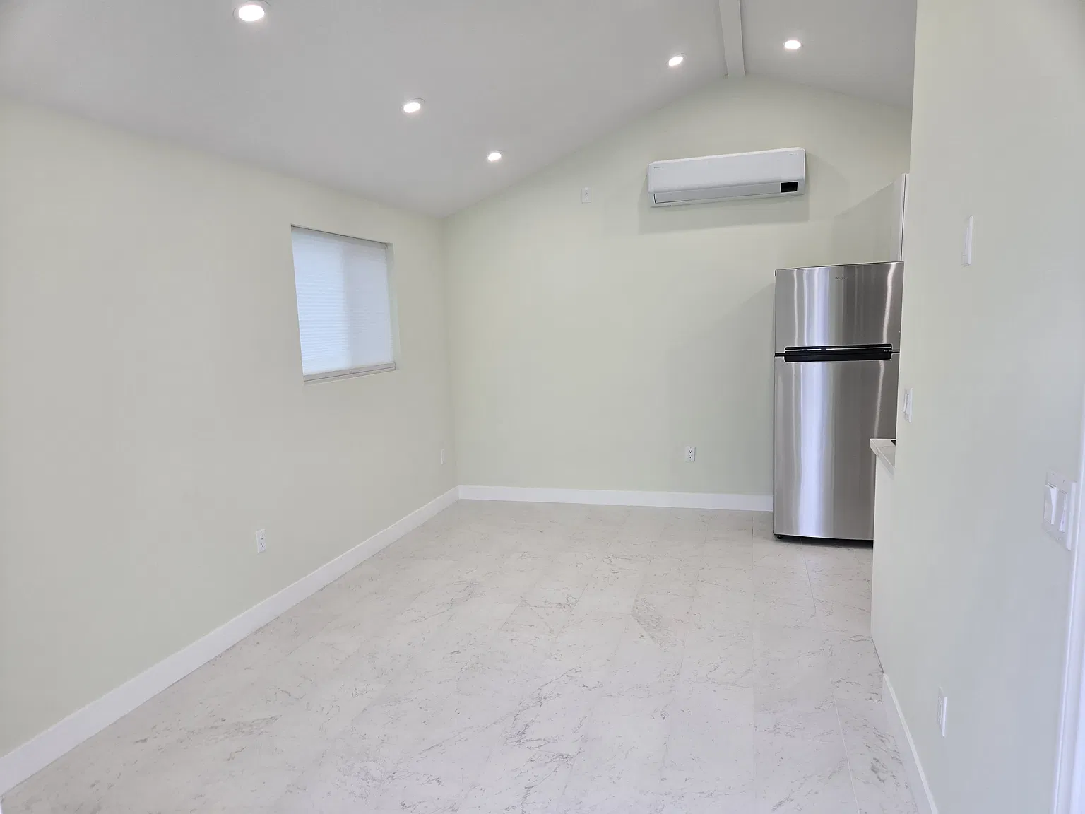 Studio, 350 sqft, $1,800 — Photo 3