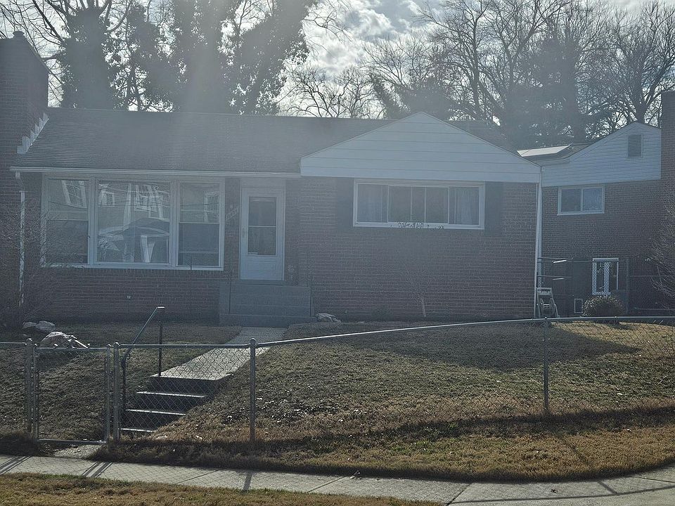 2nd image of 10404 Insley St