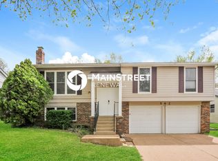 562 Green Forest Dr, Fenton, MO 63026