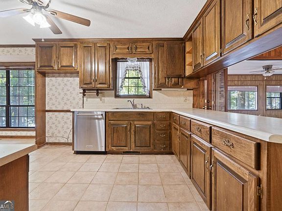 3rd image of 188 S Steel Bridge Rd SE