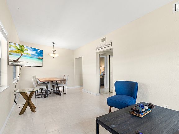 3rd image of 1125 NE 5th Ave #2