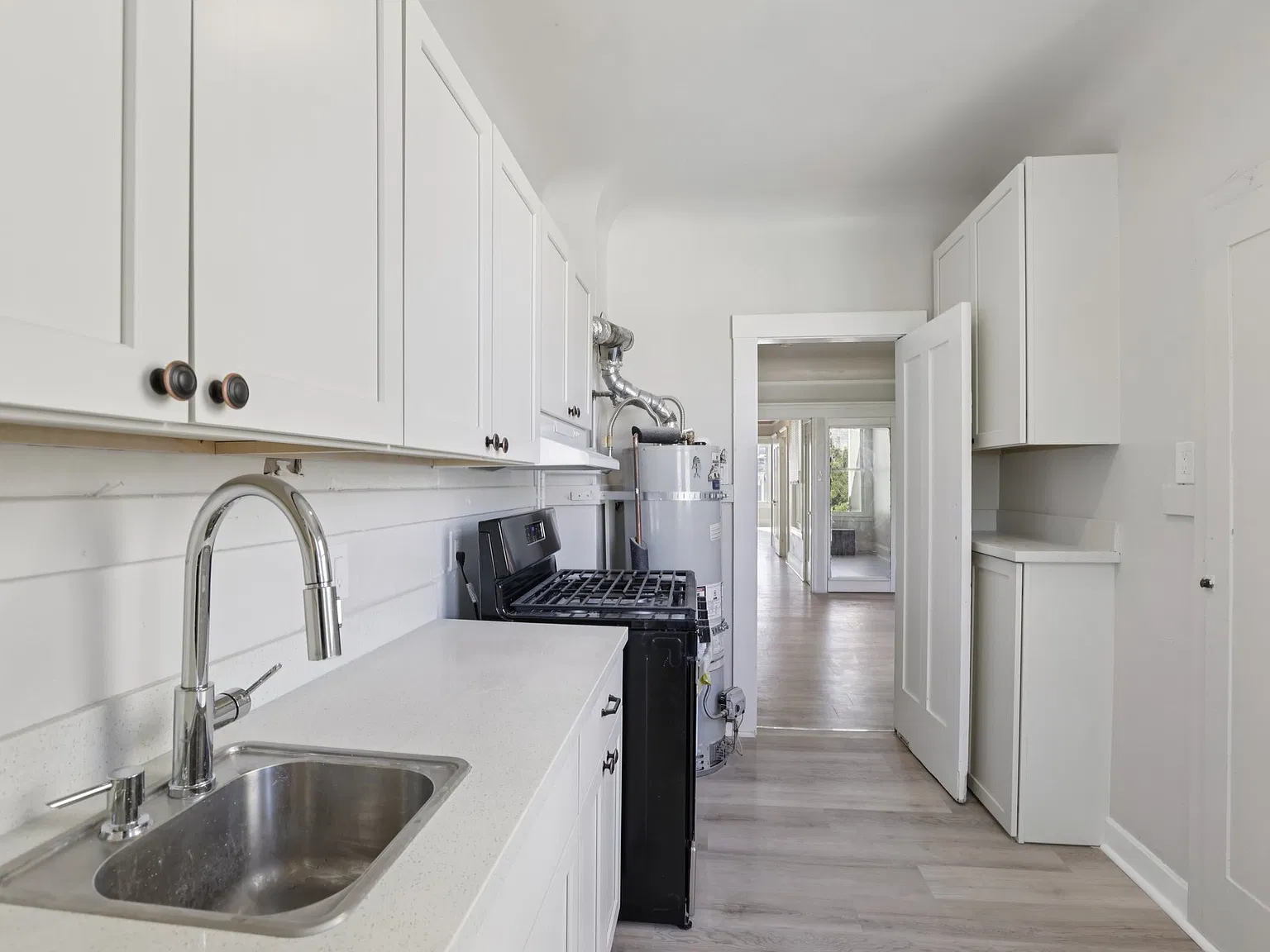 1 bed, 700 sqft, $3,999 — Photo 4