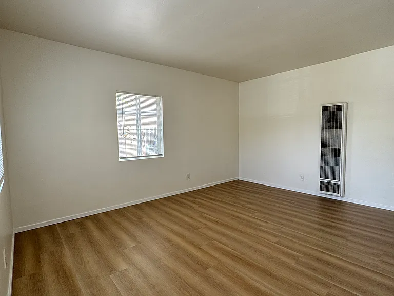 3863-67 Franklin Ave #3865 — Photo 4
