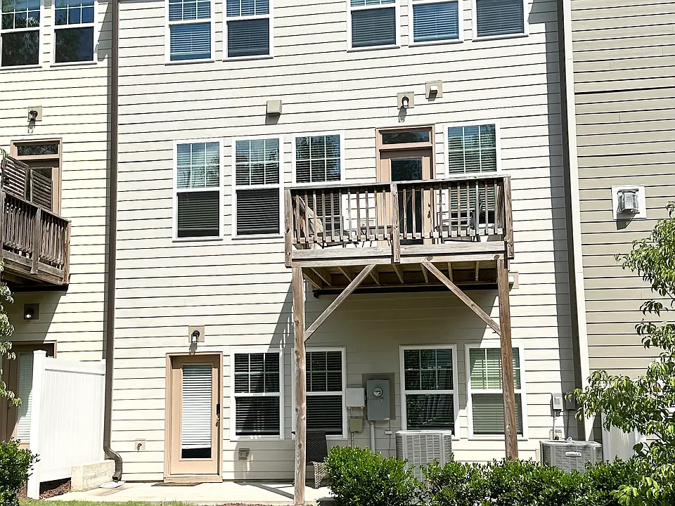 304 Fenella Dr